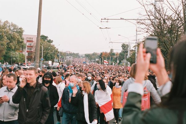 Apple cenzuruje przydatne protestującym Białorusinom kanały na Telegramie